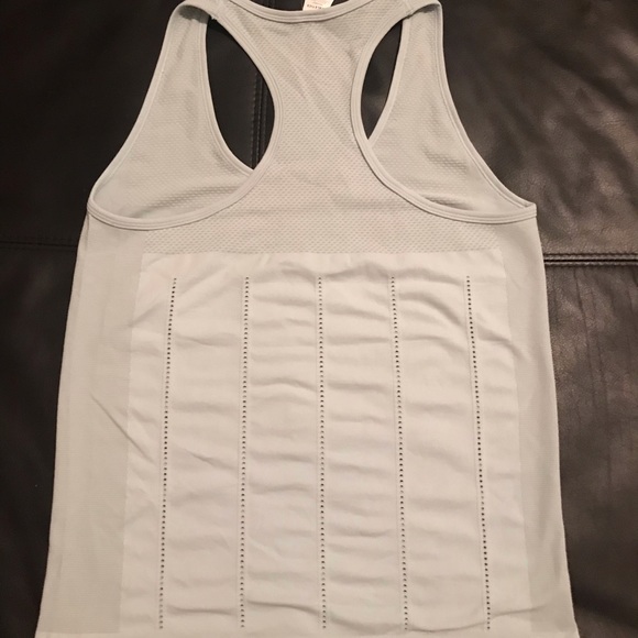 Fabletics Delta Tank Size Medium - Picture 2 of 4